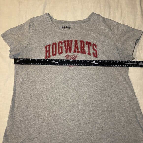 Harry Potter Wizarding World Womens L T-Shirt Hogwarts Gray Red Short Sleeve EUC - Picture 5 of 6